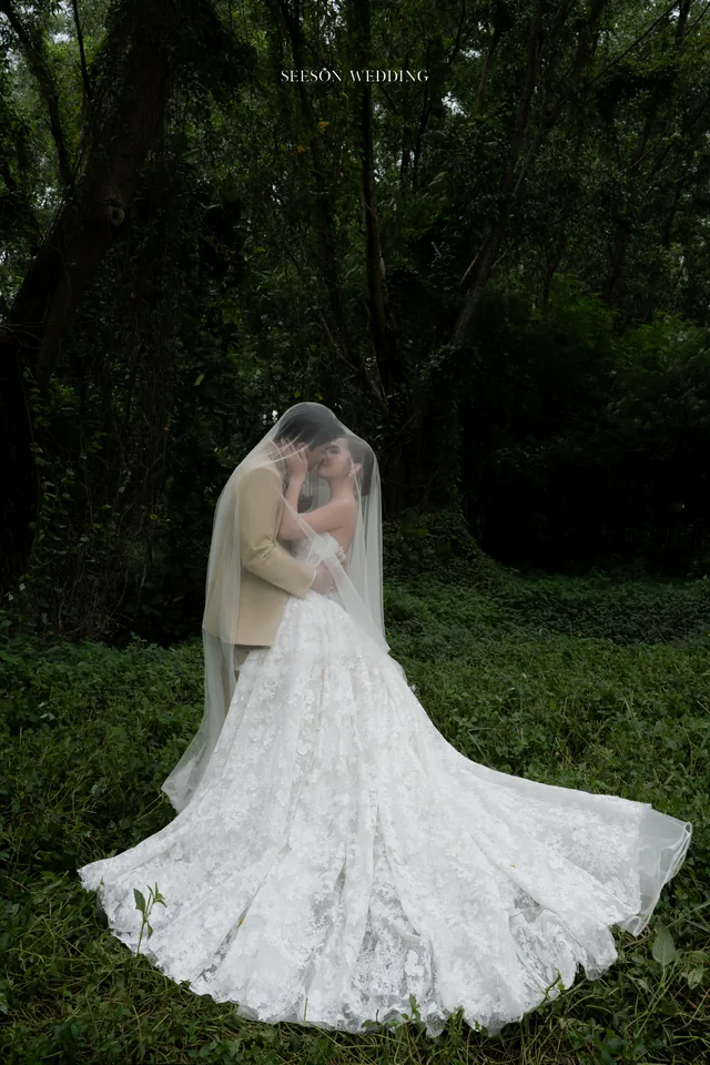 Ảnh cưới Rừng xanh & vest be tại Rừng ngoại thành TP.HCM — Rừng Sài Gòn — Concept 4, SeesonWedding (ảnh 10/37)