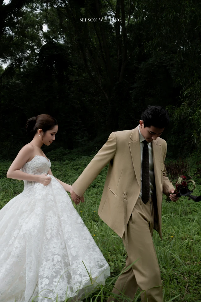 Ảnh cưới Rừng xanh & vest be tại Rừng ngoại thành TP.HCM — Rừng Sài Gòn — Concept 4, SeesonWedding (ảnh 11/37)