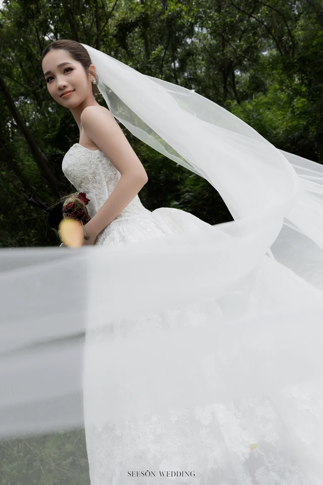Ảnh cưới Rừng xanh & vest be tại Rừng ngoại thành TP.HCM — Rừng Sài Gòn — Concept 4, SeesonWedding (ảnh 14/37)