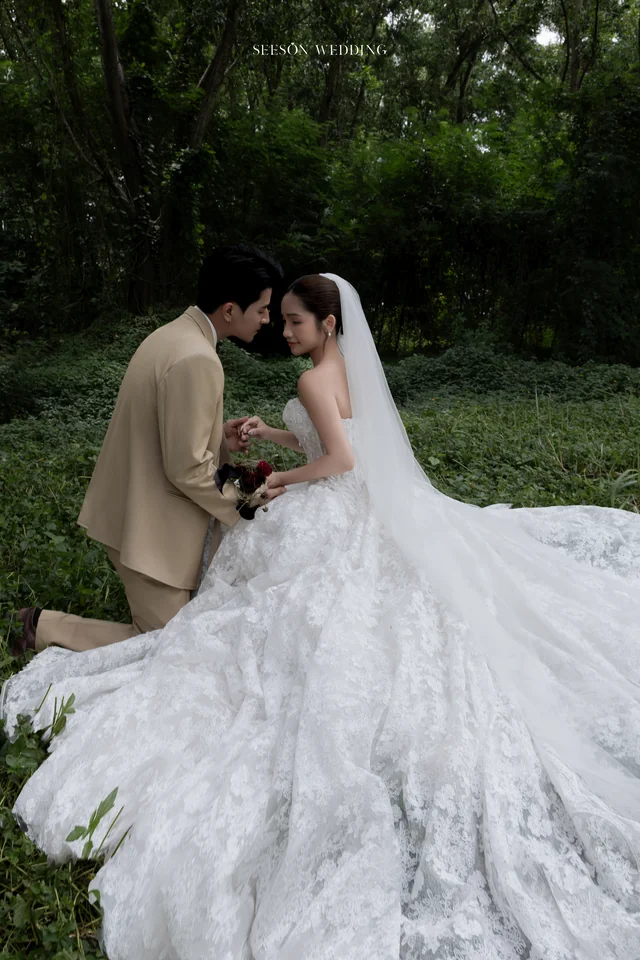 Ảnh cưới Rừng xanh & vest be tại Rừng ngoại thành TP.HCM — Rừng Sài Gòn — Concept 4, SeesonWedding (ảnh 18/37)
