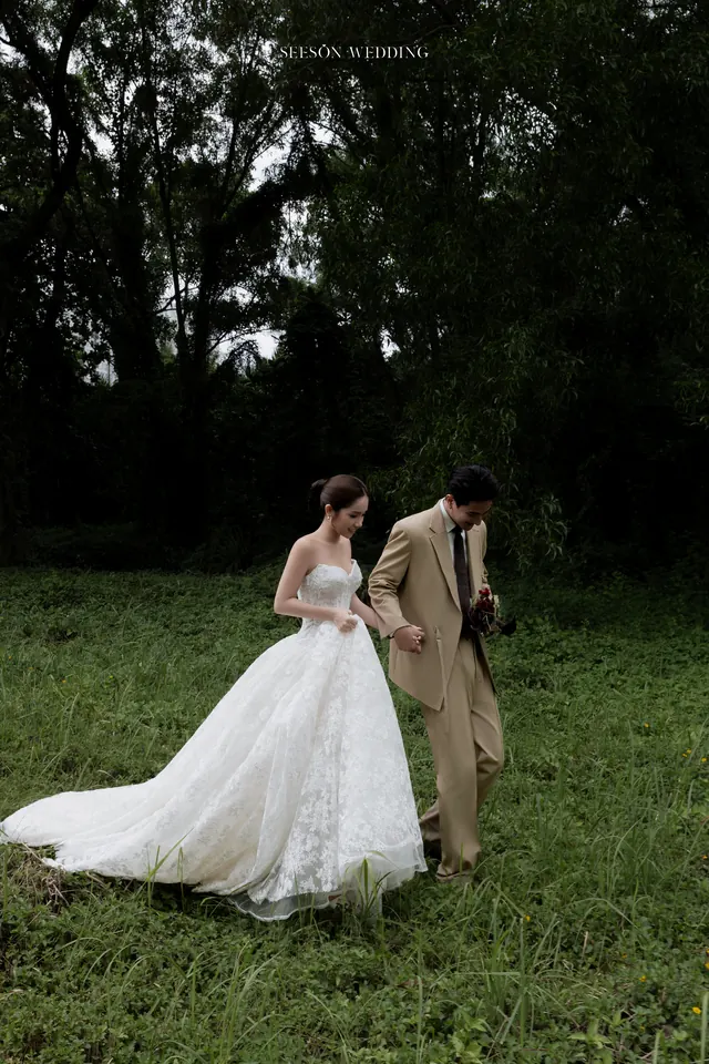 Ảnh cưới Rừng xanh & vest be tại Rừng ngoại thành TP.HCM — Rừng Sài Gòn — Concept 4, SeesonWedding (ảnh 24/37)