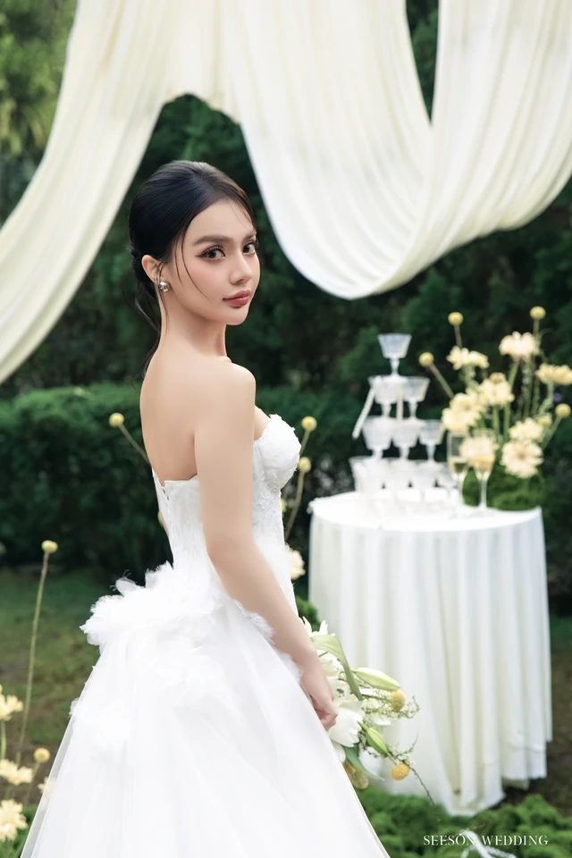 Ảnh cưới Vườn xanh & voan dài tại Phim trường Vũ Garden, TP.HCM — Nguyên & Linh — Vũ Garden, SeesonWedding (ảnh 5/29)