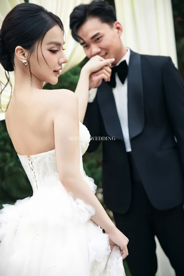 Ảnh cưới Vườn xanh & voan dài tại Phim trường Vũ Garden, TP.HCM — Nguyên & Linh — Vũ Garden, SeesonWedding (ảnh 7/29)