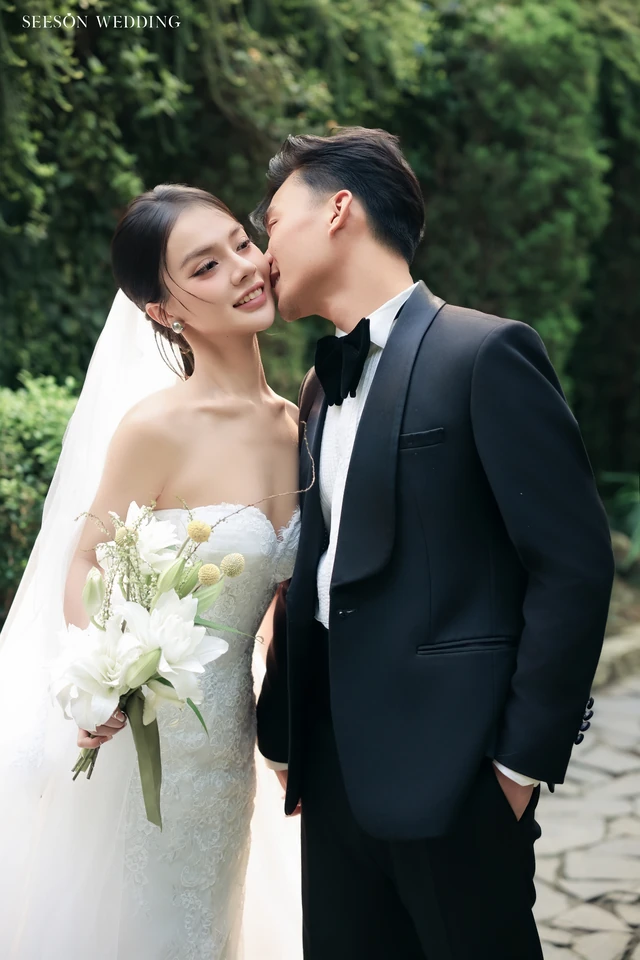 Ảnh cưới Vườn xanh & voan dài tại Phim trường Vũ Garden, TP.HCM — Nguyên & Linh — Vũ Garden, SeesonWedding (ảnh 21/29)