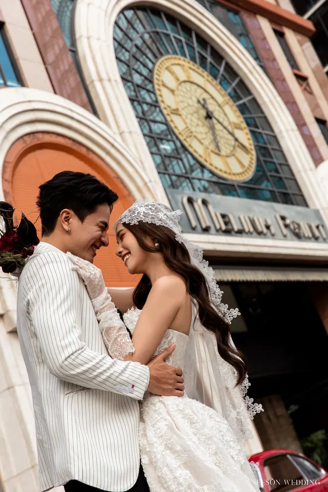 Ảnh cưới Xe cổ đỏ & phố trung tâm tại Quận 1, TP.HCM — Xe Cổ Đỏ — Phố Quận 1, SeesonWedding (ảnh 37/42)