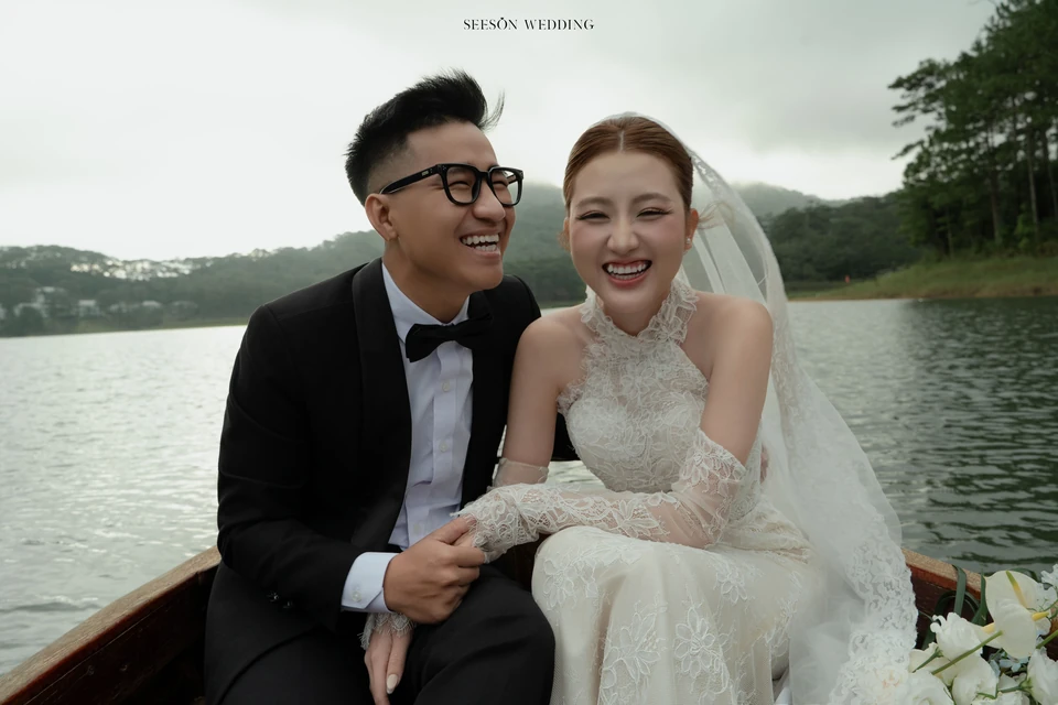 Ảnh cưới Thuyền gỗ & sương hồ tại Suối Tía, hồ Tuyền Lâm, Đà Lạt — Suối Tía — Đà Lạt, SeesonWedding (ảnh 7/33)