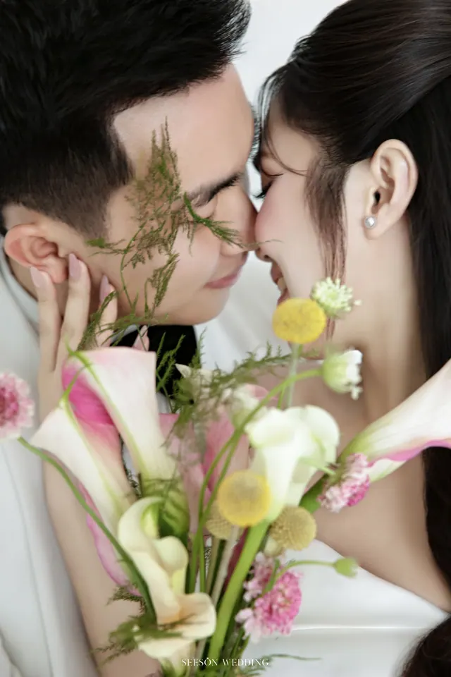 Ảnh cưới Nền trắng & hoa calla tại Studio Seeson, TP.HCM — Nguyện & Vi — Studio Hoa Trắng, SeesonWedding (ảnh 6/16)