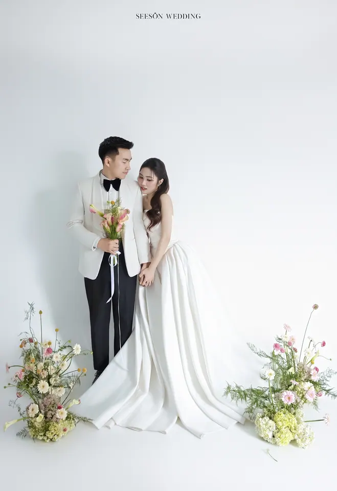 Ảnh cưới Nền trắng & hoa calla tại Studio Seeson, TP.HCM — Nguyện & Vi — Studio Hoa Trắng, SeesonWedding (ảnh 8/16)