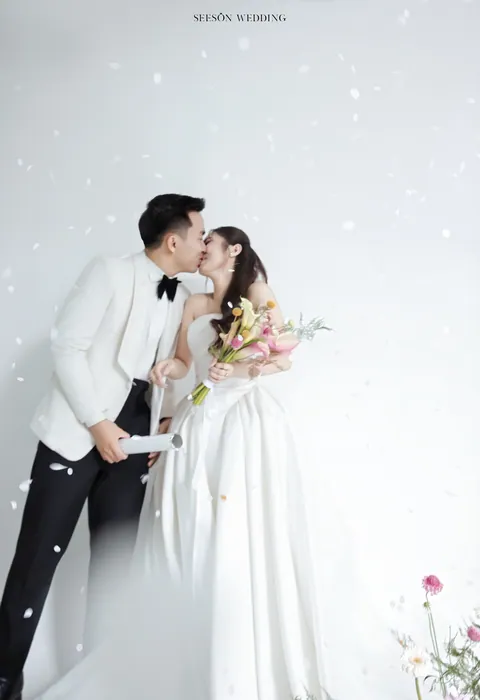 Nguyện & Vi — Studio Hoa Trắng — chụp ảnh cưới tại Studio Seeson, TP.HCM
