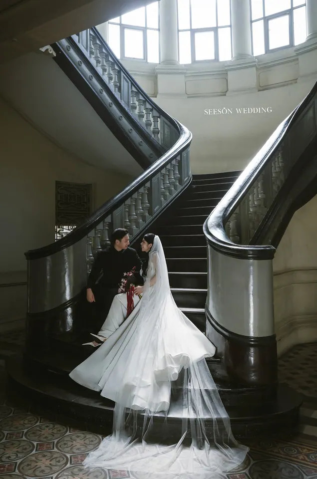 Ảnh cưới Cầu thang cổ & voan dài tại Bảo tàng Mỹ thuật TP.HCM — Bảo Tàng Mỹ Thuật — Cầu Thang Cổ, SeesonWedding (ảnh 17/31)