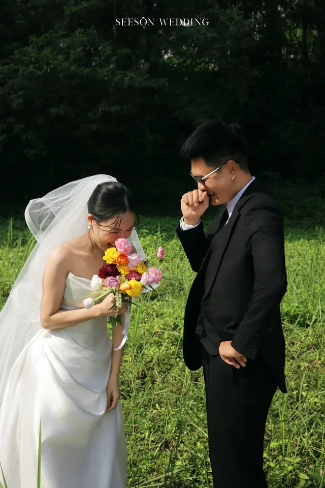 Ảnh cưới Đồng cỏ, voan dài & hoa rực rỡ tại Ngoại cảnh Sài Gòn, TP.HCM — Bộ Ảnh KOL — Ngoại Cảnh Sài Gòn, SeesonWedding (ảnh 6/59)