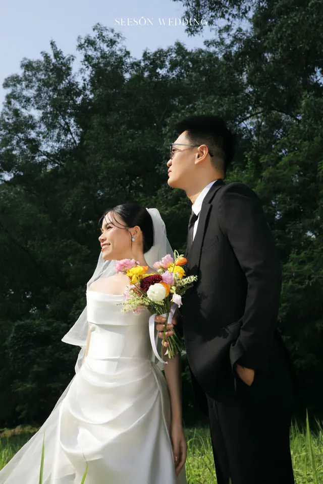 Ảnh cưới Đồng cỏ, voan dài & hoa rực rỡ tại Ngoại cảnh Sài Gòn, TP.HCM — Bộ Ảnh KOL — Ngoại Cảnh Sài Gòn, SeesonWedding (ảnh 13/59)