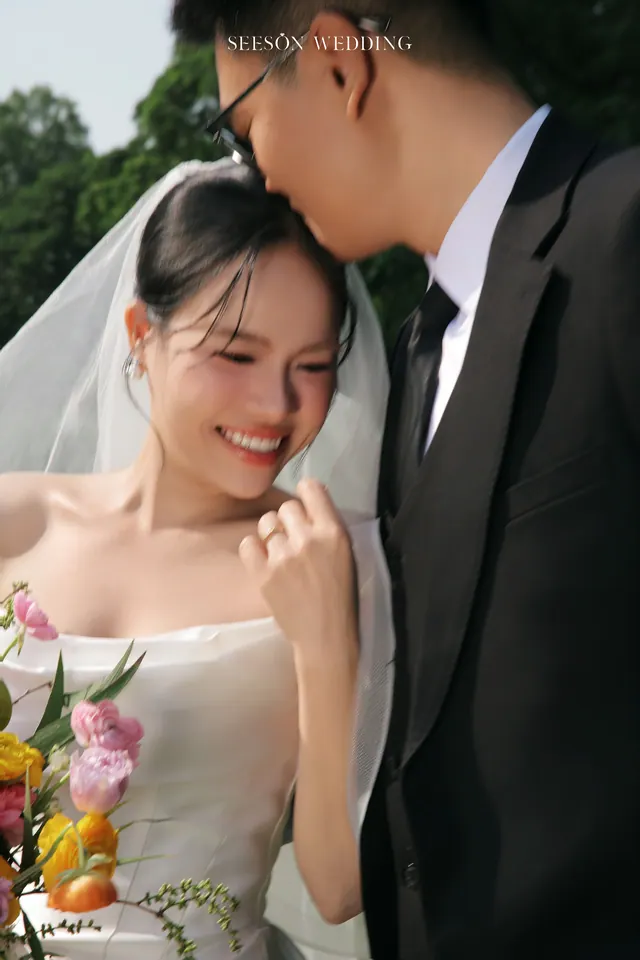 Ảnh cưới Đồng cỏ, voan dài & hoa rực rỡ tại Ngoại cảnh Sài Gòn, TP.HCM — Bộ Ảnh KOL — Ngoại Cảnh Sài Gòn, SeesonWedding (ảnh 20/59)