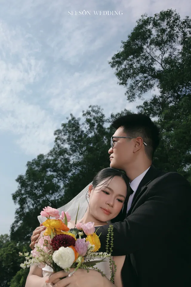 Ảnh cưới Đồng cỏ, voan dài & hoa rực rỡ tại Ngoại cảnh Sài Gòn, TP.HCM — Bộ Ảnh KOL — Ngoại Cảnh Sài Gòn, SeesonWedding (ảnh 30/59)