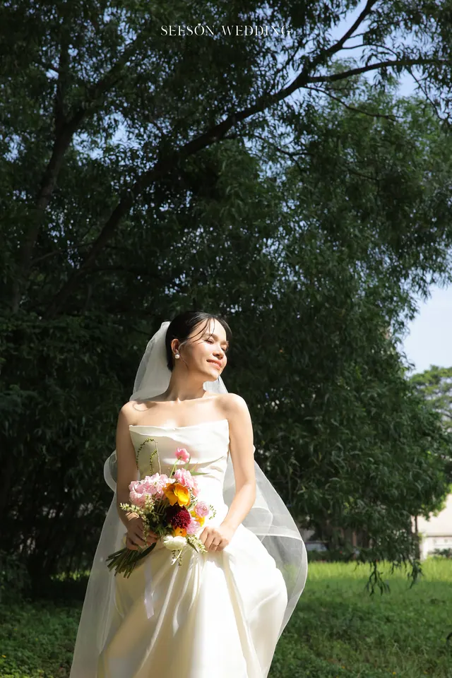 Ảnh cưới Đồng cỏ, voan dài & hoa rực rỡ tại Ngoại cảnh Sài Gòn, TP.HCM — Bộ Ảnh KOL — Ngoại Cảnh Sài Gòn, SeesonWedding (ảnh 36/59)