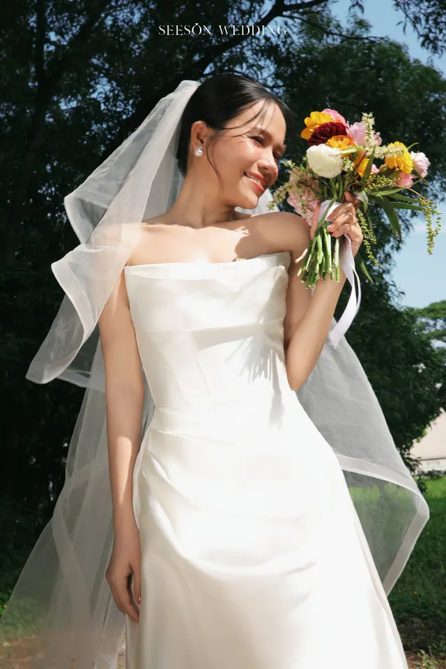 Ảnh cưới Đồng cỏ, voan dài & hoa rực rỡ tại Ngoại cảnh Sài Gòn, TP.HCM — Bộ Ảnh KOL — Ngoại Cảnh Sài Gòn, SeesonWedding (ảnh 37/59)