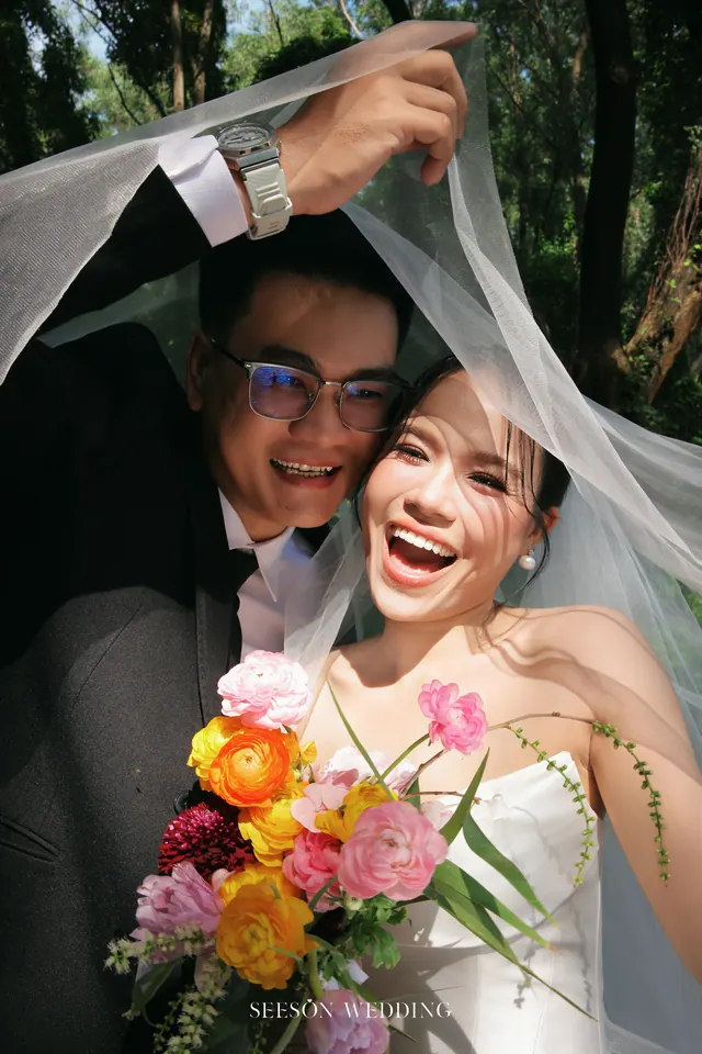 Ảnh cưới Đồng cỏ, voan dài & hoa rực rỡ tại Ngoại cảnh Sài Gòn, TP.HCM — Bộ Ảnh KOL — Ngoại Cảnh Sài Gòn, SeesonWedding (ảnh 48/59)