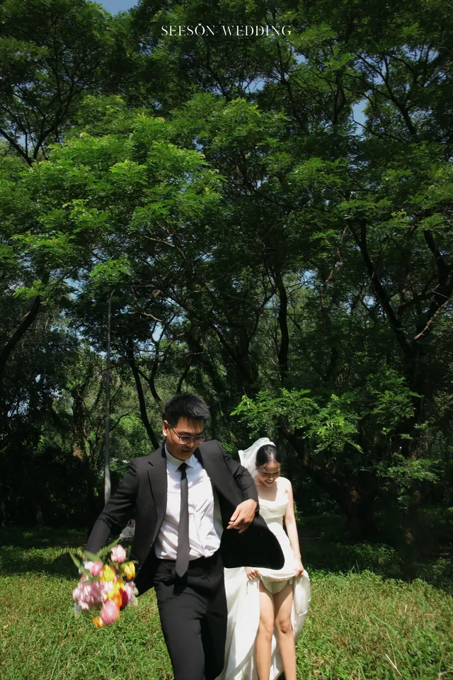 Ảnh cưới Đồng cỏ, voan dài & hoa rực rỡ tại Ngoại cảnh Sài Gòn, TP.HCM — Bộ Ảnh KOL — Ngoại Cảnh Sài Gòn, SeesonWedding (ảnh 57/59)