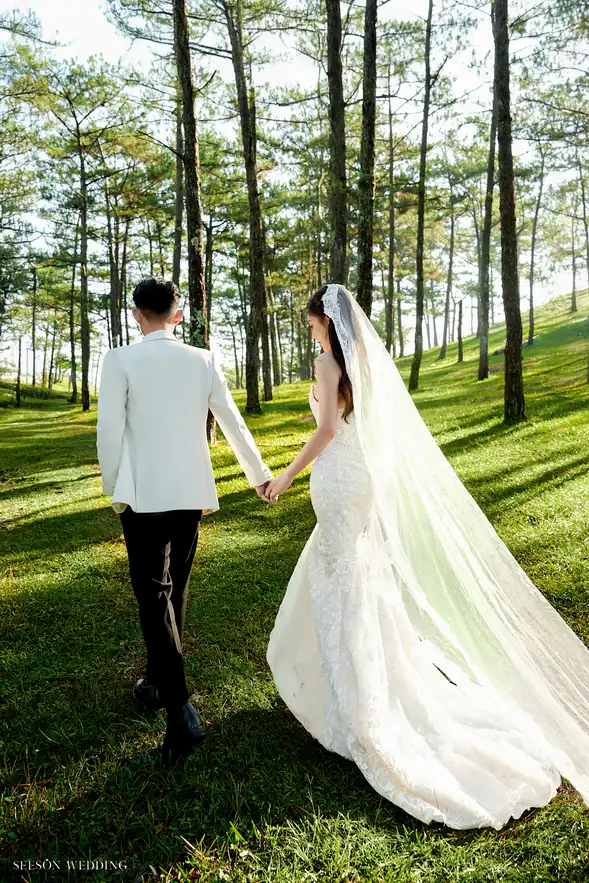 Ảnh cưới Nắng xuyên rừng thông tại Đồi thông, Đà Lạt — Đồi Thông Đà Lạt, SeesonWedding (ảnh 3/15)