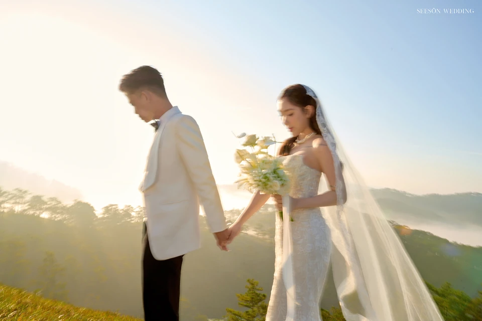 Ảnh cưới Nắng xuyên rừng thông tại Đồi thông, Đà Lạt — Đồi Thông Đà Lạt, SeesonWedding (ảnh 9/15)