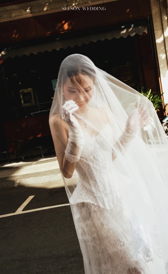 Ảnh cưới Phố Sài Gòn & quán cà phê tại Công trường Mê Linh & trung tâm Quận 1, TP.HCM — Ngoại Cảnh Sài Gòn — Mê Linh, SeesonWedding (ảnh 4/23)