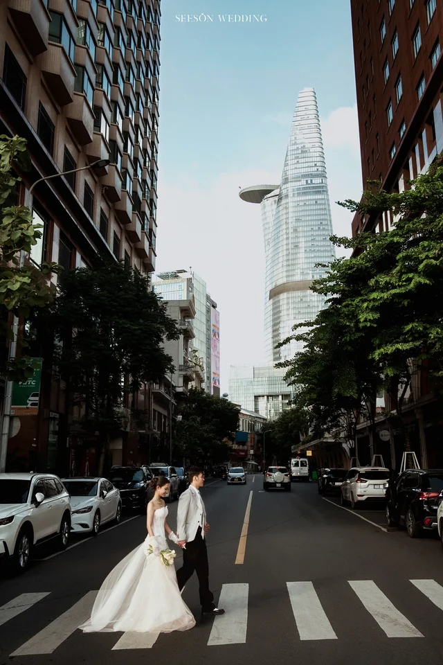 Ảnh cưới Phố Sài Gòn & quán cà phê tại Công trường Mê Linh & trung tâm Quận 1, TP.HCM — Ngoại Cảnh Sài Gòn — Mê Linh, SeesonWedding (ảnh 9/23)
