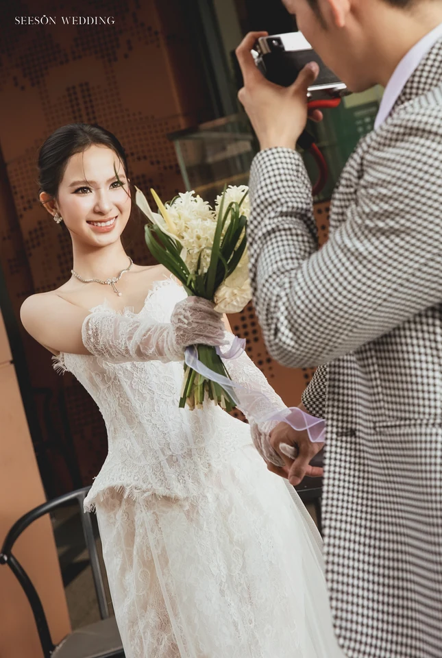 Ảnh cưới Phố Sài Gòn & quán cà phê tại Công trường Mê Linh & trung tâm Quận 1, TP.HCM — Ngoại Cảnh Sài Gòn — Mê Linh, SeesonWedding (ảnh 21/23)