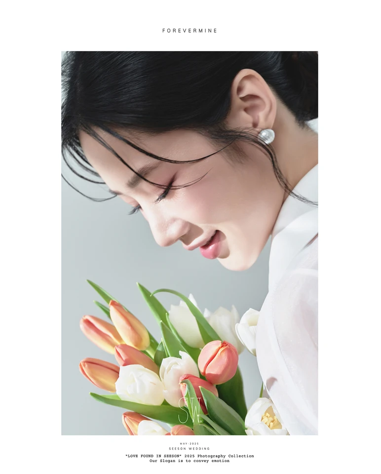 Ảnh cưới Tối giản, nền trắng, hoa tulip tại Studio SeesonWedding, TP.HCM — Studio — Trắng & Tulip, SeesonWedding (ảnh 13/16)