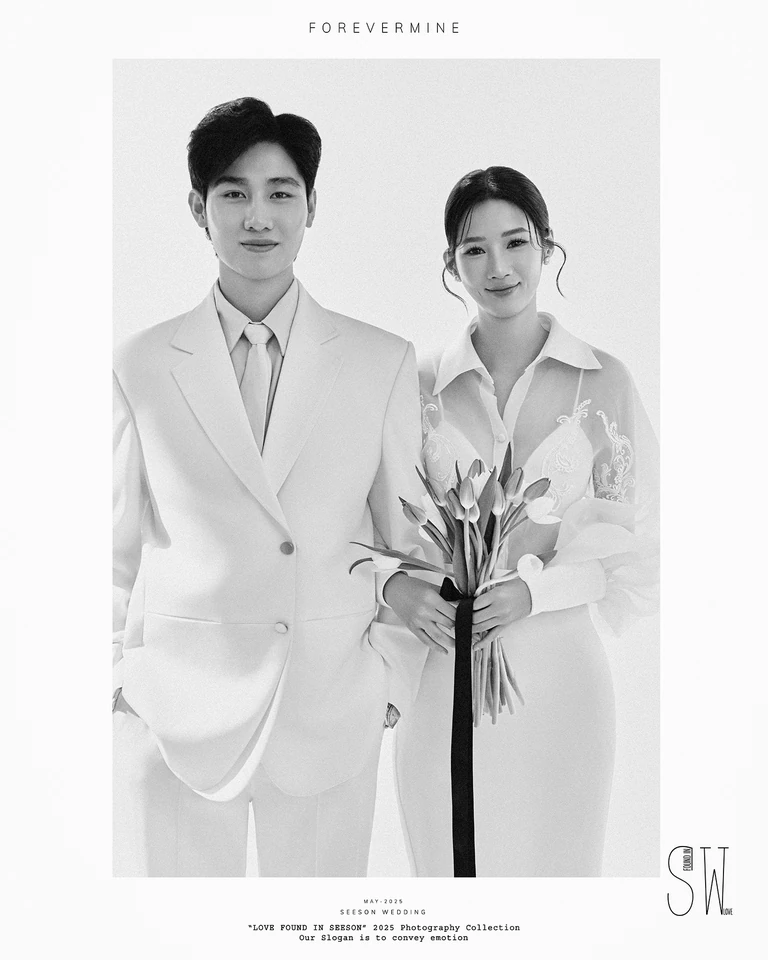 Ảnh cưới Tối giản, nền trắng, hoa tulip tại Studio SeesonWedding, TP.HCM — Studio — Trắng & Tulip, SeesonWedding (ảnh 15/16)