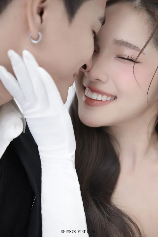 Ảnh cưới Nền trắng, calla hồng & găng tay satin tại Studio Seeson, TP.HCM — Studio — Calla Hồng & Găng Tay Satin, SeesonWedding (ảnh 8/59)