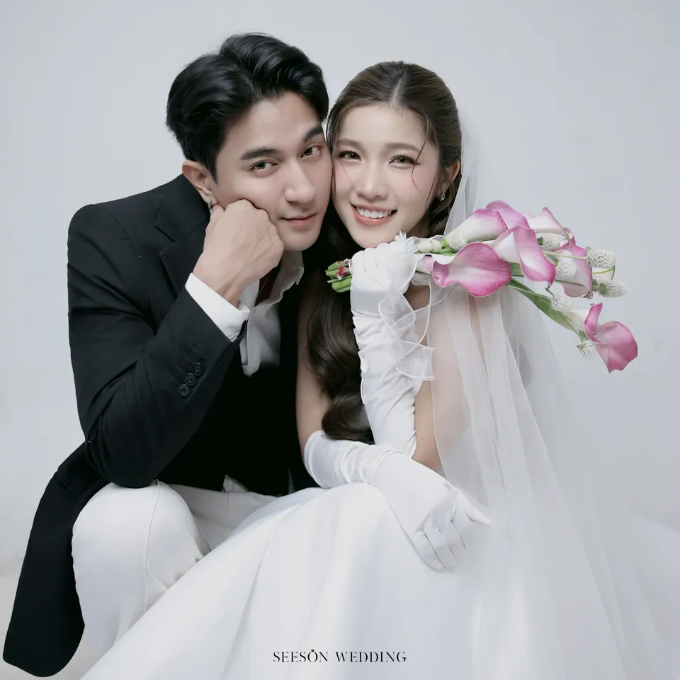 Ảnh cưới Nền trắng, calla hồng & găng tay satin tại Studio Seeson, TP.HCM — Studio — Calla Hồng & Găng Tay Satin, SeesonWedding (ảnh 36/59)