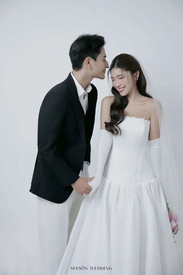 Ảnh cưới Nền trắng, calla hồng & găng tay satin tại Studio Seeson, TP.HCM — Studio — Calla Hồng & Găng Tay Satin, SeesonWedding (ảnh 42/59)