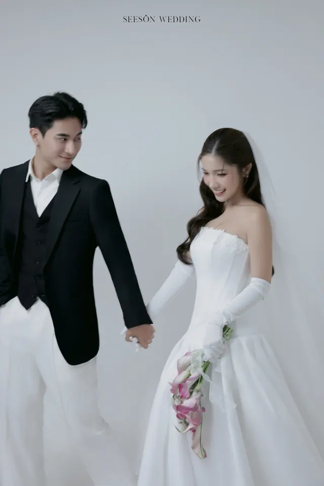 Ảnh cưới Nền trắng, calla hồng & găng tay satin tại Studio Seeson, TP.HCM — Studio — Calla Hồng & Găng Tay Satin, SeesonWedding (ảnh 50/59)