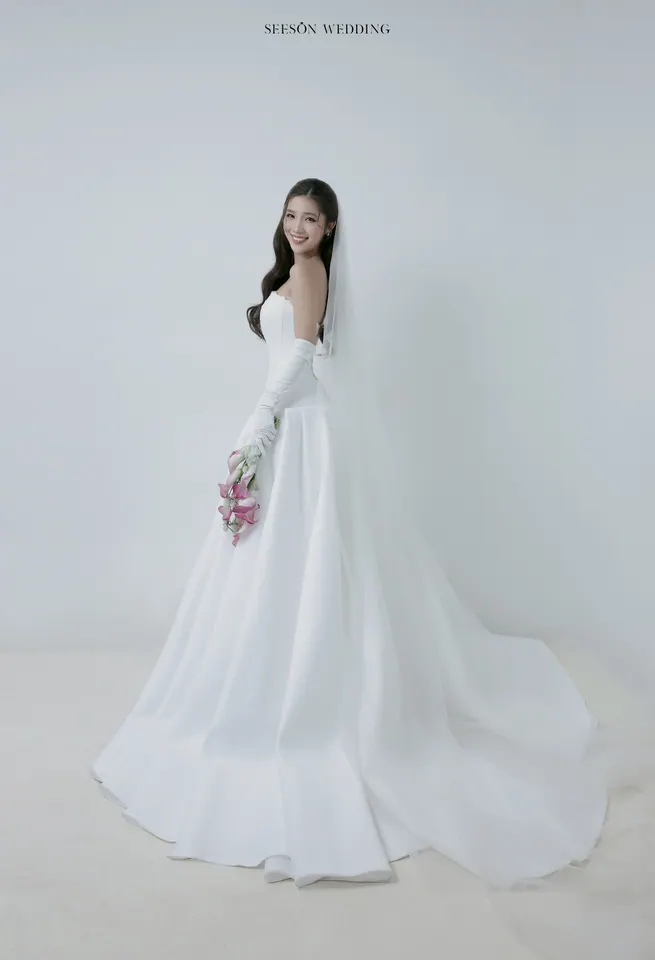 Ảnh cưới Nền trắng, calla hồng & găng tay satin tại Studio Seeson, TP.HCM — Studio — Calla Hồng & Găng Tay Satin, SeesonWedding (ảnh 52/59)