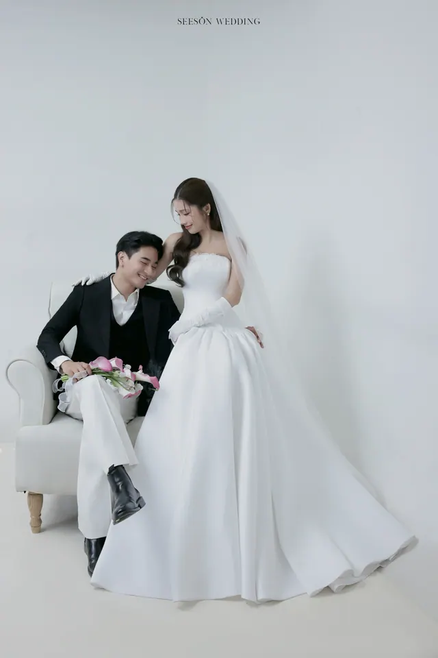 Ảnh cưới Nền trắng, calla hồng & găng tay satin tại Studio Seeson, TP.HCM — Studio — Calla Hồng & Găng Tay Satin, SeesonWedding (ảnh 58/59)
