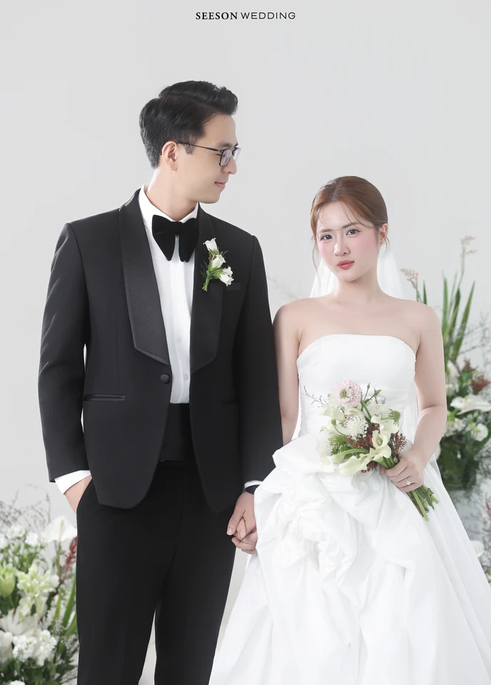 Ảnh cưới Nền sáng & hoa trắng tại Studio SeesonWedding, TP.HCM — Studio — Concept Hoa, SeesonWedding (ảnh 3/29)
