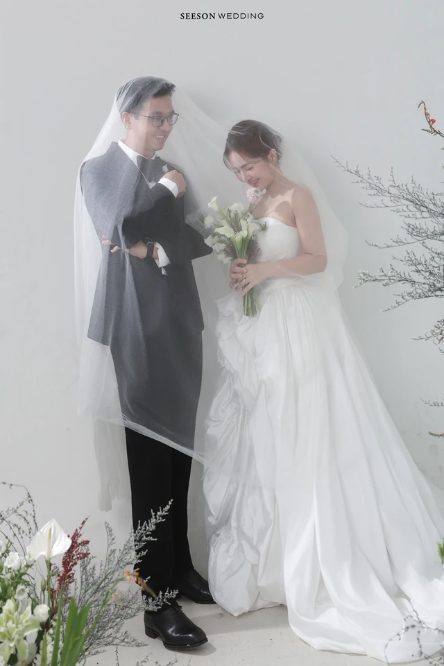 Ảnh cưới Nền sáng & hoa trắng tại Studio SeesonWedding, TP.HCM — Studio — Concept Hoa, SeesonWedding (ảnh 9/29)