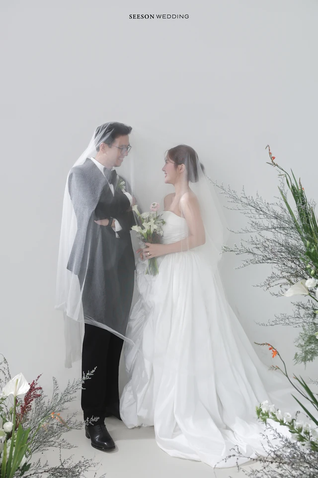 Ảnh cưới Nền sáng & hoa trắng tại Studio SeesonWedding, TP.HCM — Studio — Concept Hoa, SeesonWedding (ảnh 11/29)