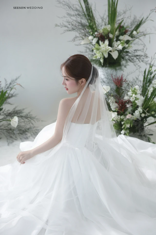 Ảnh cưới Nền sáng & hoa trắng tại Studio SeesonWedding, TP.HCM — Studio — Concept Hoa, SeesonWedding (ảnh 19/29)
