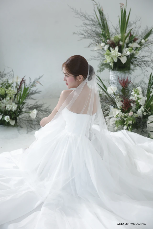 Ảnh cưới Nền sáng & hoa trắng tại Studio SeesonWedding, TP.HCM — Studio — Concept Hoa, SeesonWedding (ảnh 20/29)