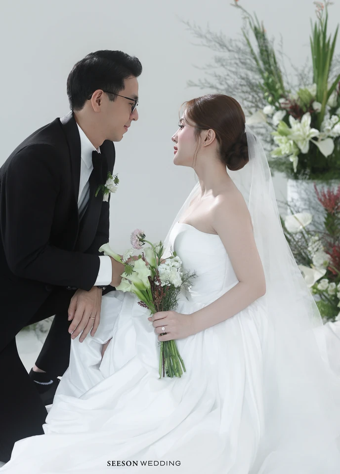Ảnh cưới Nền sáng & hoa trắng tại Studio SeesonWedding, TP.HCM — Studio — Concept Hoa, SeesonWedding (ảnh 21/29)