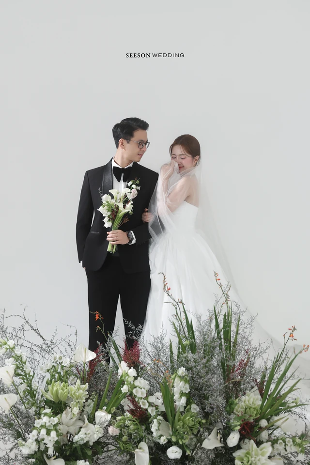 Ảnh cưới Nền sáng & hoa trắng tại Studio SeesonWedding, TP.HCM — Studio — Concept Hoa, SeesonWedding (ảnh 24/29)