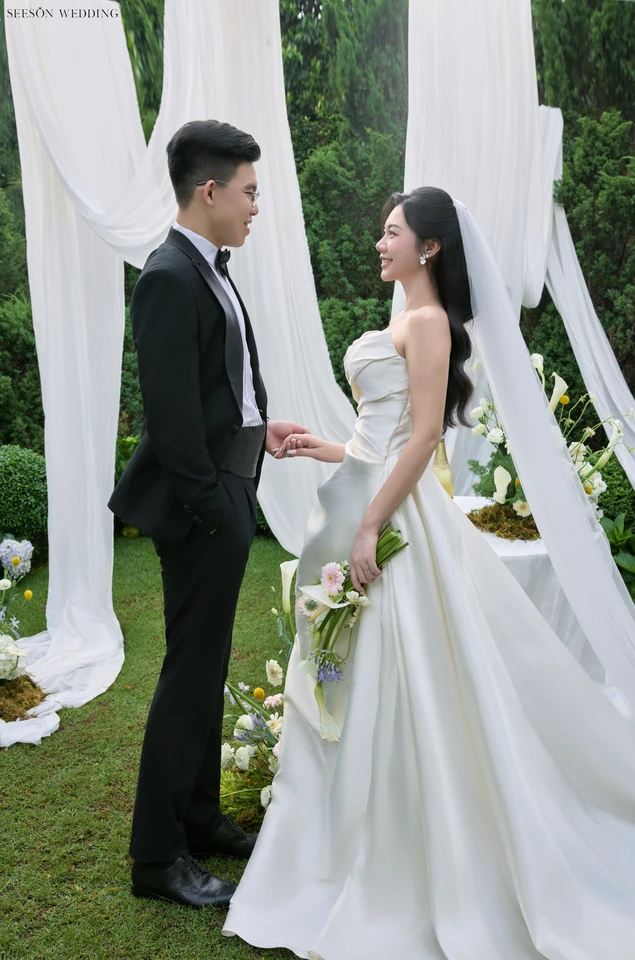 Ảnh cưới Vườn hoa tươi & lụa trắng tại Phim trường Vũ Garden, TP.HCM — Vũ Garden — Concept Hoa Tươi, SeesonWedding (ảnh 4/26)