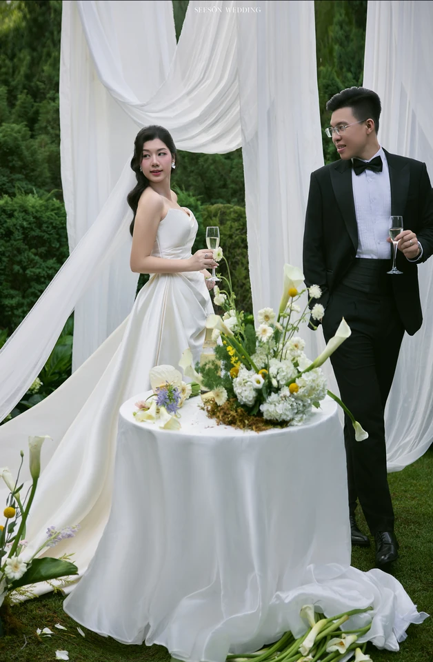 Ảnh cưới Vườn hoa tươi & lụa trắng tại Phim trường Vũ Garden, TP.HCM — Vũ Garden — Concept Hoa Tươi, SeesonWedding (ảnh 12/26)
