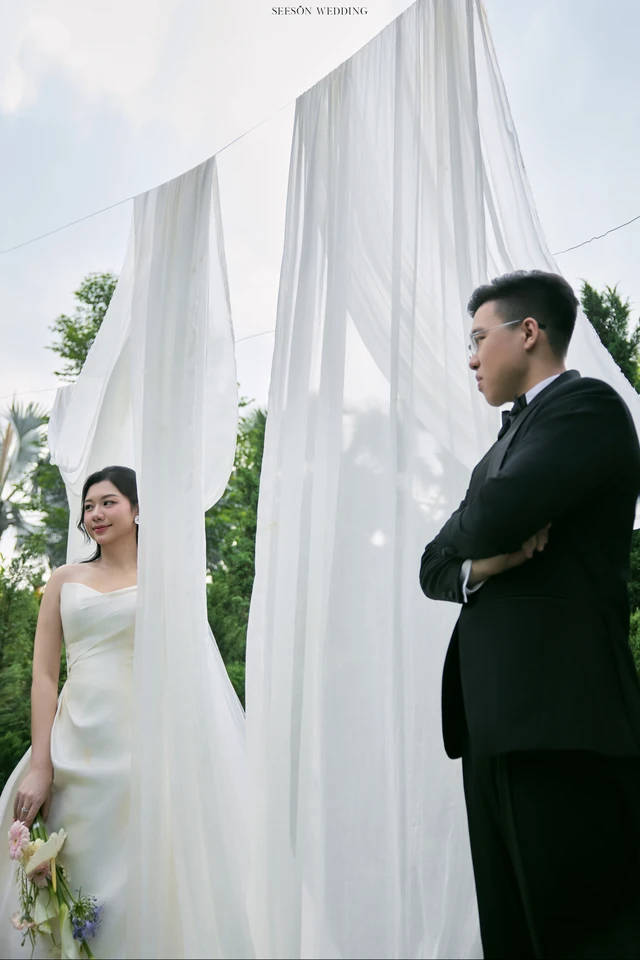 Ảnh cưới Vườn hoa tươi & lụa trắng tại Phim trường Vũ Garden, TP.HCM — Vũ Garden — Concept Hoa Tươi, SeesonWedding (ảnh 18/26)