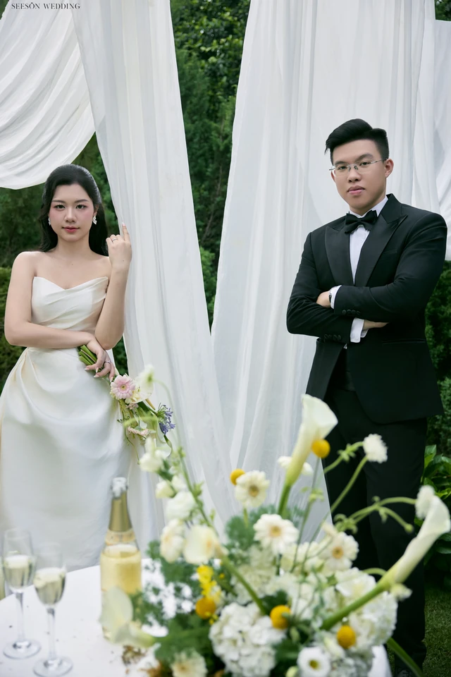 Ảnh cưới Vườn hoa tươi & lụa trắng tại Phim trường Vũ Garden, TP.HCM — Vũ Garden — Concept Hoa Tươi, SeesonWedding (ảnh 19/26)