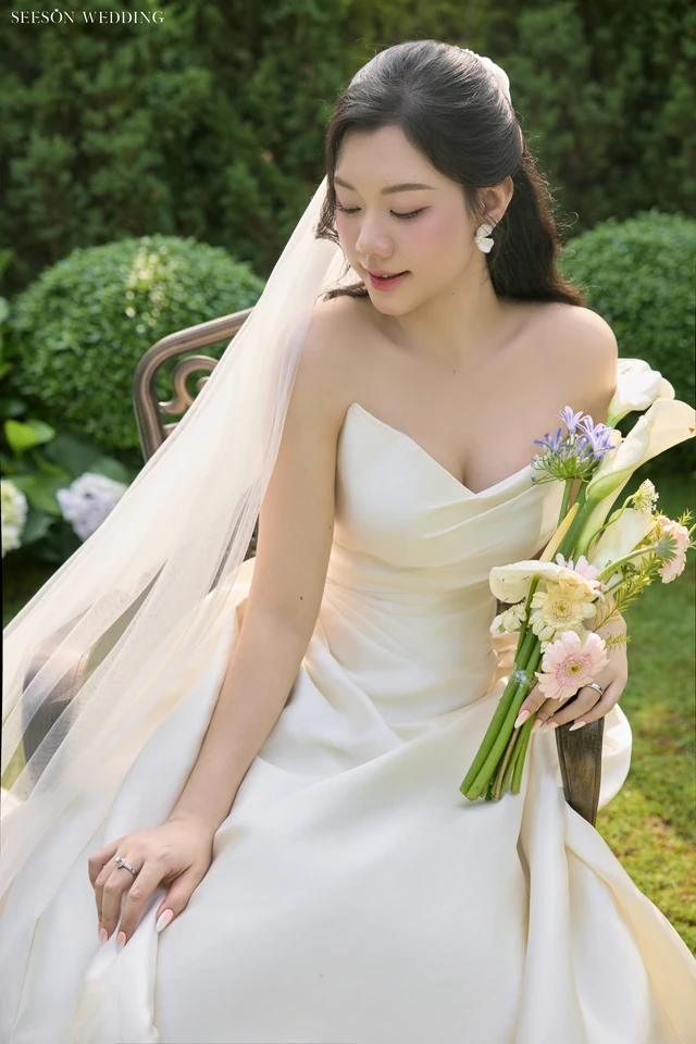 Ảnh cưới Vườn hoa tươi & lụa trắng tại Phim trường Vũ Garden, TP.HCM — Vũ Garden — Concept Hoa Tươi, SeesonWedding (ảnh 23/26)