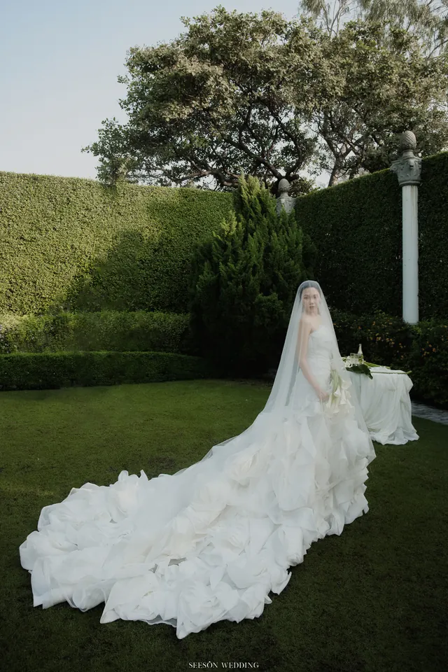 Ảnh cưới Trắng đen & chi tiết tại Phim trường Vũ Garden, TP.HCM — Vũ Garden — Trắng Đen, SeesonWedding (ảnh 1/9)
