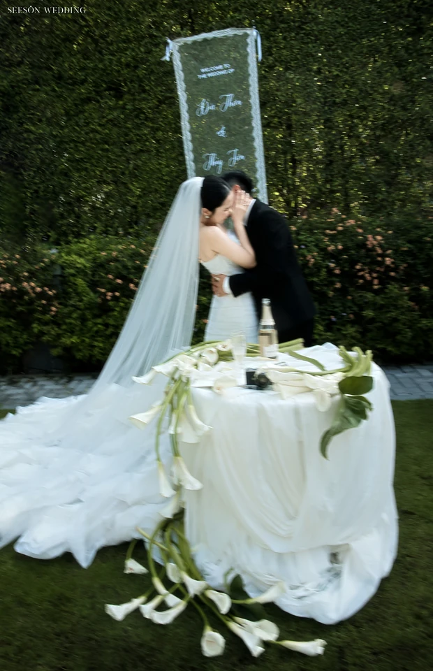Ảnh cưới Trắng đen & chi tiết tại Phim trường Vũ Garden, TP.HCM — Vũ Garden — Trắng Đen, SeesonWedding (ảnh 5/9)