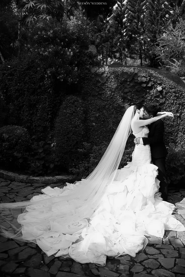 Ảnh cưới Trắng đen & chi tiết tại Phim trường Vũ Garden, TP.HCM — Vũ Garden — Trắng Đen, SeesonWedding (ảnh 7/9)